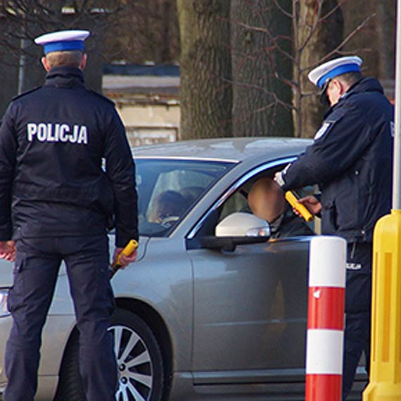 Policjanci kontrolowali trze�wo�� kierowc�w w Mi�dzyzdrojach. Zatrzymali czterech na podw�jnym gazie