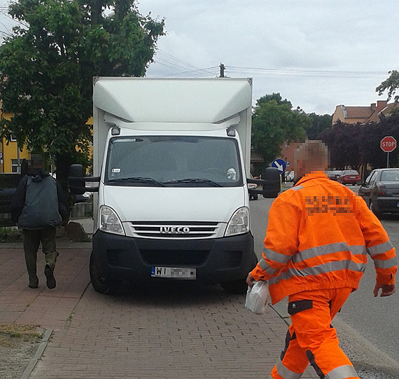 Czytelniczka: Dzi�kuj� Ci kierowco, z w�zkiem nie przejd�...