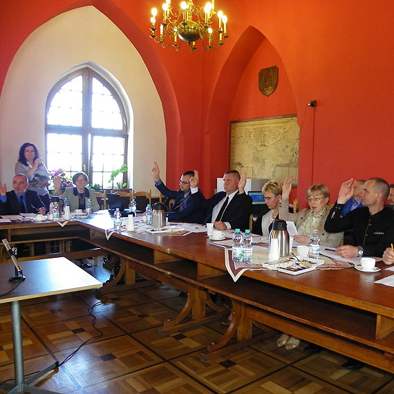 Uchwa�a dopchana kolanem