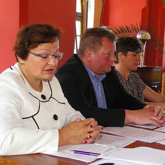 Uchwa�a dopchana kolanem