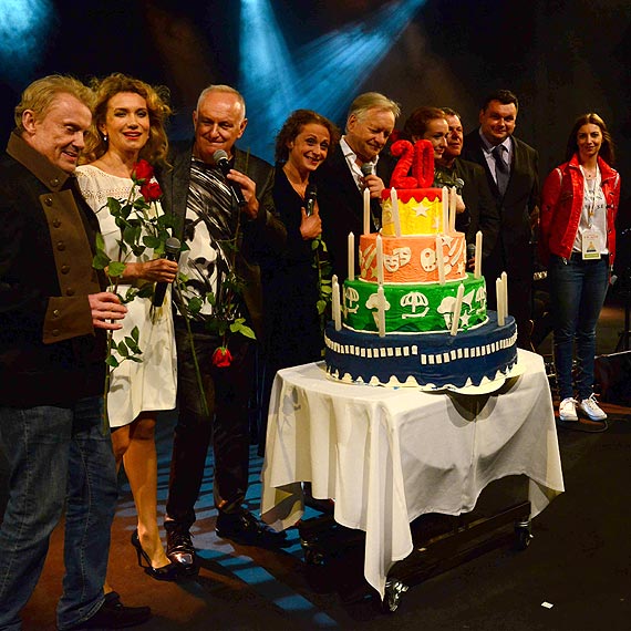 „Wiecz�r kabaretowy Emiliana Kami�skiego”. „Cygan w Polskim – �ycie jest Piosenk�”. Zobacz film!