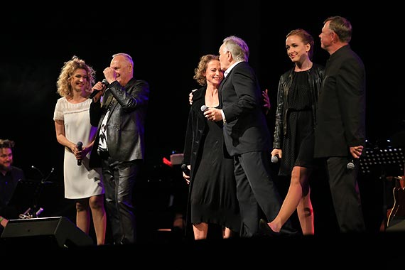 „Wiecz�r kabaretowy Emiliana Kami�skiego”. „Cygan w Polskim – �ycie jest Piosenk�”. Zobacz film!