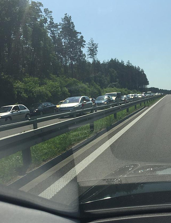 Upa�, kilkukilometrowy korek i z�o��. Tak by�o w weekend na drodze S3