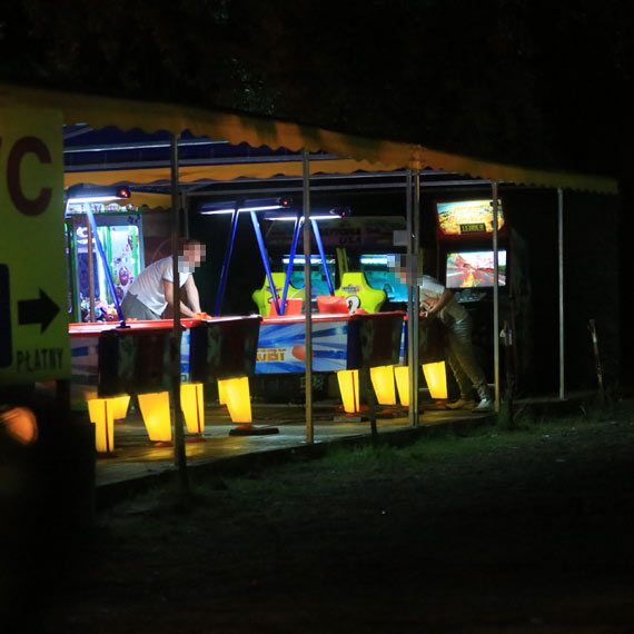 W Mi�dzyzdrojach ha�a�liwe cymbergaje nie daj� spa� turystom