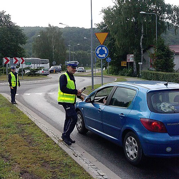 Policjanci zatrzymali o�miu kierowc�w na podw�jnym gazie! Rekordzista mia� ponad 2 promile!