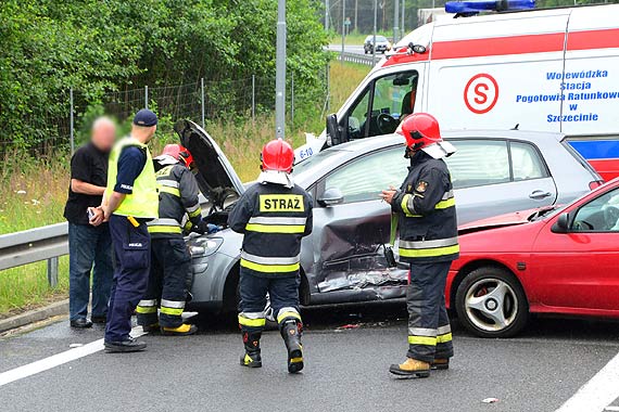 Wypadek na krajowej 3. Kierowca renault jecha� pod pr�d?