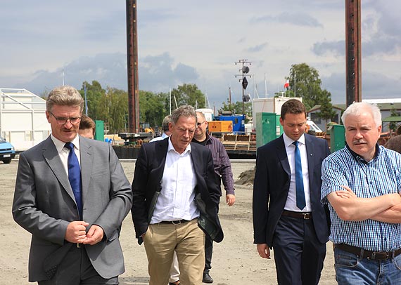 Rosati na budowie portu rybackiego w Dziwnowie