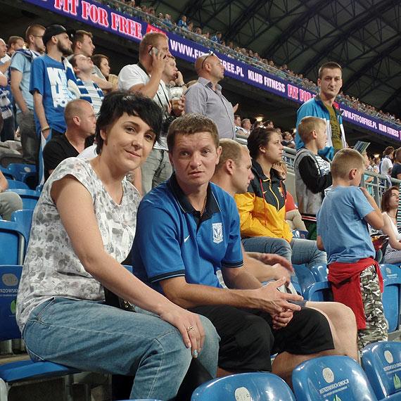 Zawodnicy ze szk�ki pi�karskiej w Kamieniu Pomorskim pojechali na mecz Lech Pozna� – Pogo� Szczecin