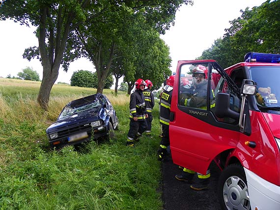 O krok od tragedii. Nissan dachowa� w okolicach Kretlewa