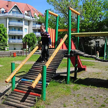Mi�dzyzdroje: Naprawili plac zabaw dopiero po naszej interwencji