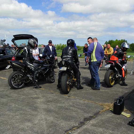 II Zawody Kamie�skiego Klubu Motoryzacyjnego na 1/4 mili �niatowie