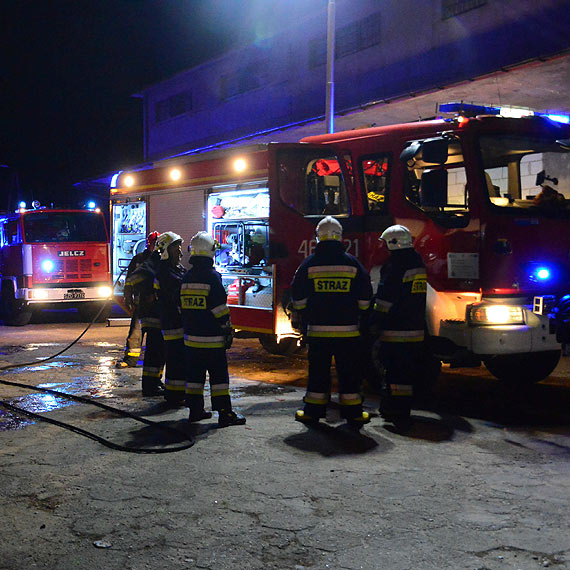 Samoch�d dostawczy p�on�� w Mi�dzyzdrojach. Podpalenie?