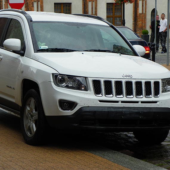 Kolizja przed kamie�skim Ratuszem