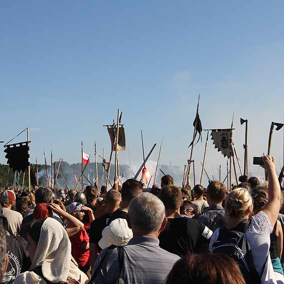 Uczestnicy Festiwalu Wiking�w uczcili pami�� powsta�c�w warszawskich