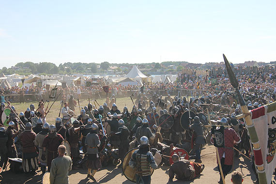 To by�a najwi�ksza bitwa w dziejach festiwalu S�owian I Wiking�w!  