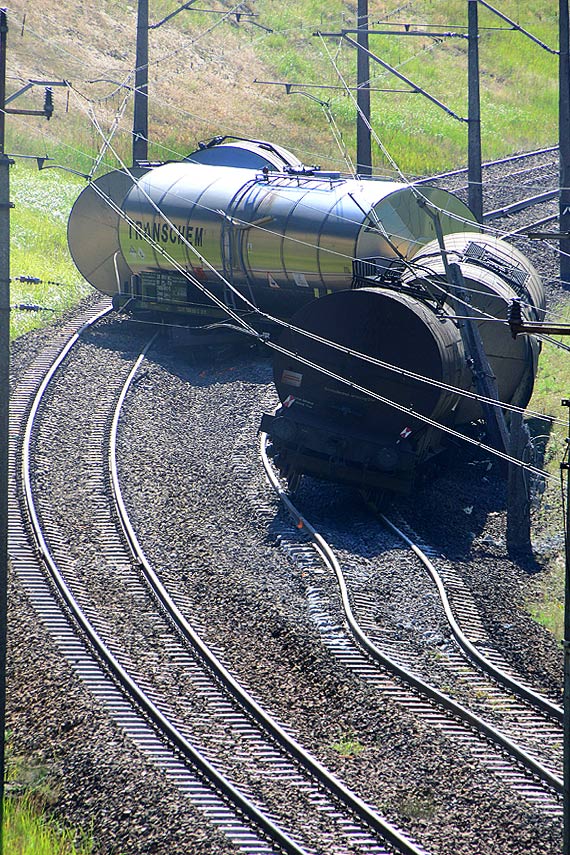 Nie wiadomo, ile potrwa naprawa toru. Zobacz film dzie� po katastrofie!