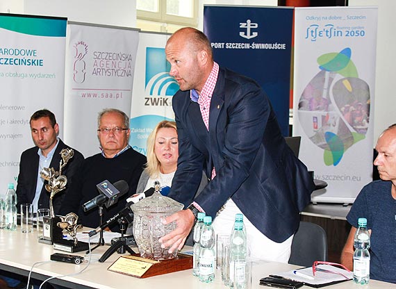 Prestart Baltic Polonez Cup Race imprez� towarzysz�c� Festiwalu Sztucznych Ogni Pyromagic 2015 w Szczecinie - Zapraszamy