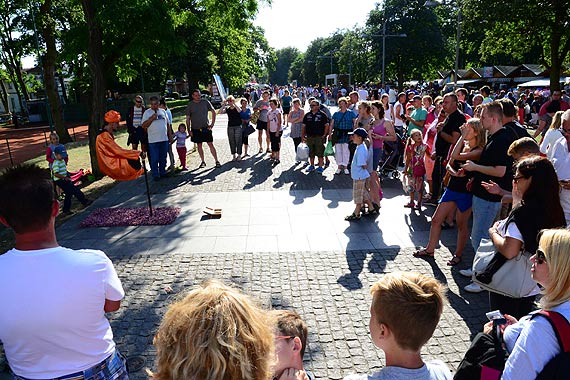 Czy si� stoi, czy si� siedzi…- �atwe pieni�dze?