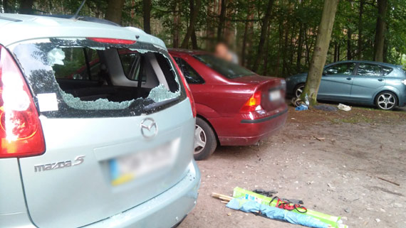 Z�odzieje okradli dwa samochody na le�nym parkingu blisko Mi�dzyzdroj�w! Pom�cie ustali� sprawc�w, podajemy rysopis!