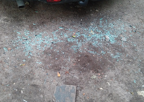 Z�odzieje okradli dwa samochody na le�nym parkingu blisko Mi�dzyzdroj�w! Pom�cie ustali� sprawc�w, podajemy rysopis!