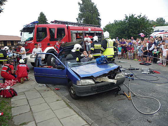 Pokaz ratownictwa medycznego na festynie stra�ackim w Ko�czewie