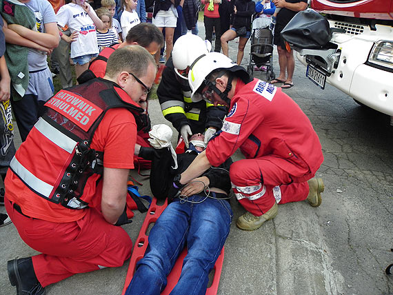 Pokaz ratownictwa medycznego na festynie stra�ackim w Ko�czewie