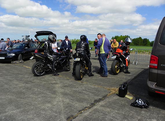 II Zawody Kamie�skiego Klubu Motoryzacyjnego na 1/4 mili �niatowie
