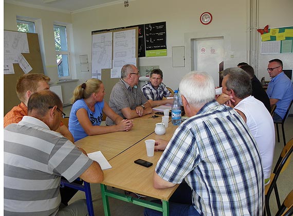Prace termoizolacyjne budynk�w szk� i przedszkola w �wierznie dobiegaj� ko�ca