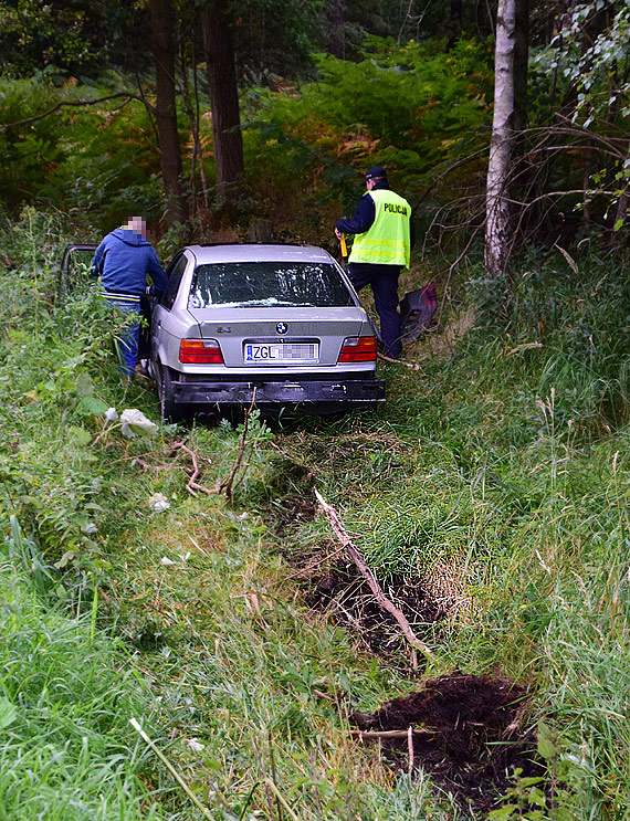 Na krajowej 3 do rowu wjecha�o BMW! Tym razem nikt nie ucierpia�...