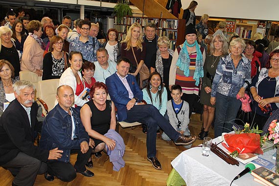 Z�o dobrem zwyci�aj – Spotkanie autorskie z Szymonem Ho�owni�