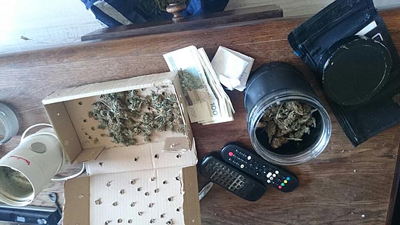 Udziela� narkotyki...mamie i babci