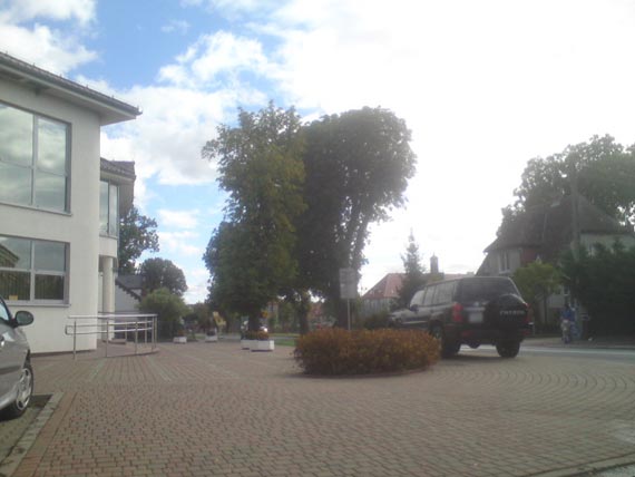 Im wi�kszy samoch�d, tym wi�ksza samowola?- godzin� sta� na przej�ciu dla pieszych