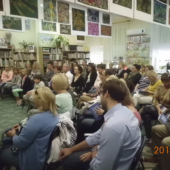 Szymon Ho�ownia z wizyt� w dziwnowskiej bibliotece!