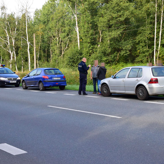 Przez kolizj� sp�ni�y si� do pracy. Kierowca uciek� z miejsca zdarzenia! 