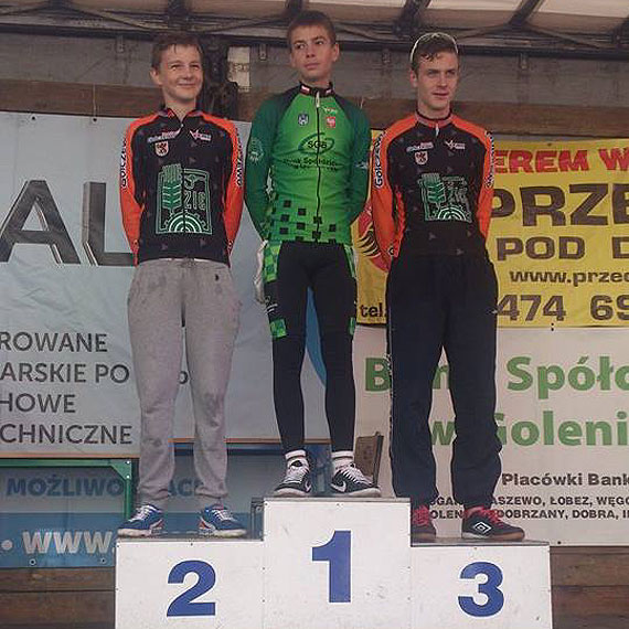 Worek sukces�w w kolarskim kryterium w Maszewie