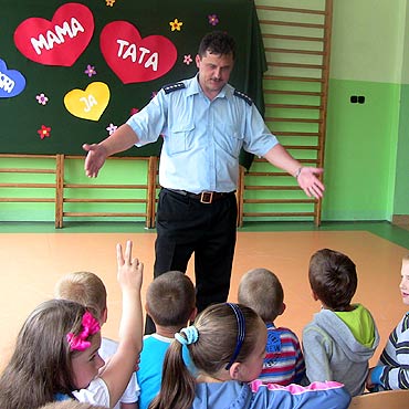 Bezpieczne wakacje z kamie�sk� policj�