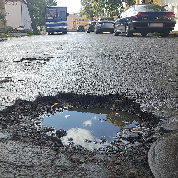 Kiedy znikn� dziury i wyrwy na ulicy Jedno�ci Narodowej