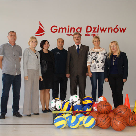 Sprz�t sportowy trafi� do dziwnowskich szk� 