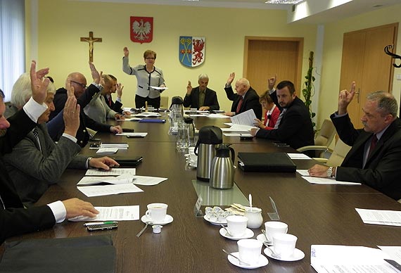 Pani premier da�a ponad milion z�otych na domy dziecka w Lubinie i Wise�ce