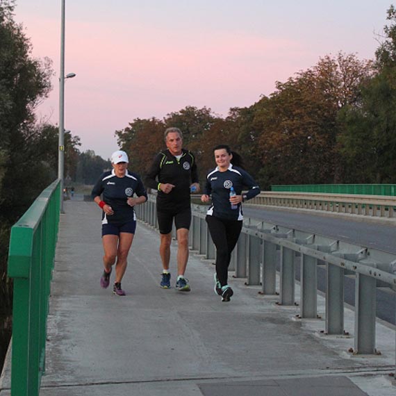 W pi�tek biegacze z Kamienia pokonali wsp�lnie dystans 10 km