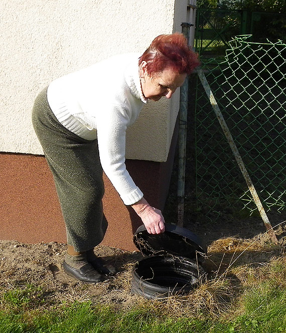 Pani Halina: Zakład Usług Publicznych włamał się na moją działkę i wybudował wielką studnię!