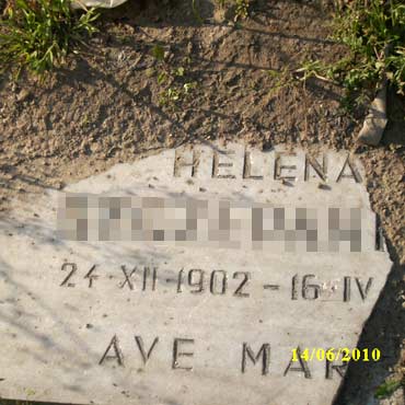 Skandal w Golczewie! Drog� utwardzaj� p�ytami nagrobnymi