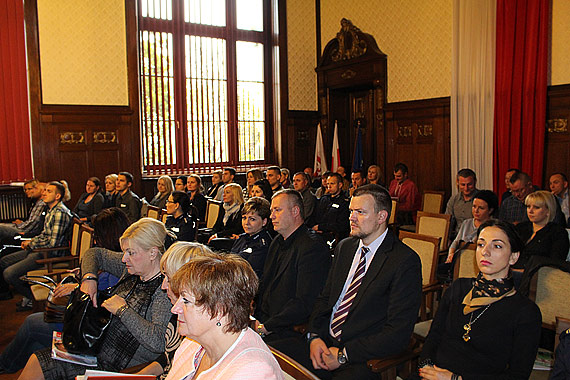 „Widzie� niewidzialnie” - konferencja o handlu lud�mi