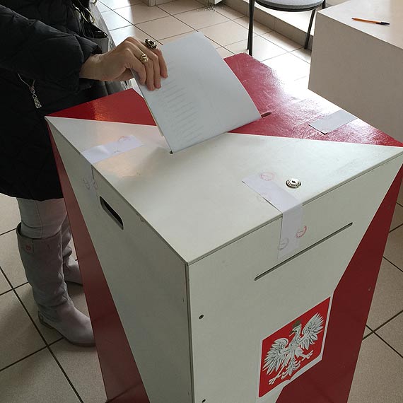 Pierwsze dane PKW. Wybory bez zakce, frekwencja nieco lepsza ni cztery lata temu