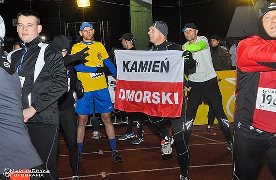 �wietna zabawa na Nocnej �ciemie biegaczy z Kamienia Pomorskiego