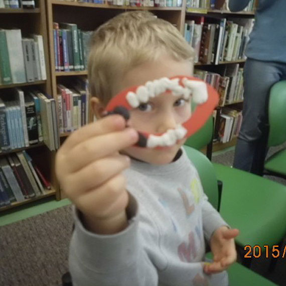 Gumisie z wizyt� w bibliotece w Dziwnowie