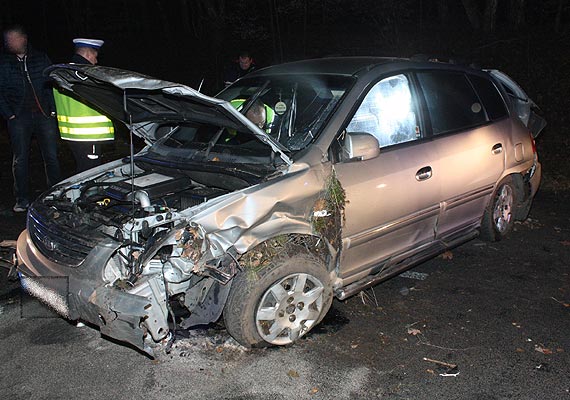 Uciek� z miejsca wypadku drogowego pozostawiaj�c dw�ch ci�ko rannych pasa�er�w