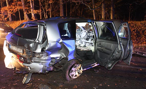 Uciek� z miejsca wypadku drogowego pozostawiaj�c dw�ch ci�ko rannych pasa�er�w