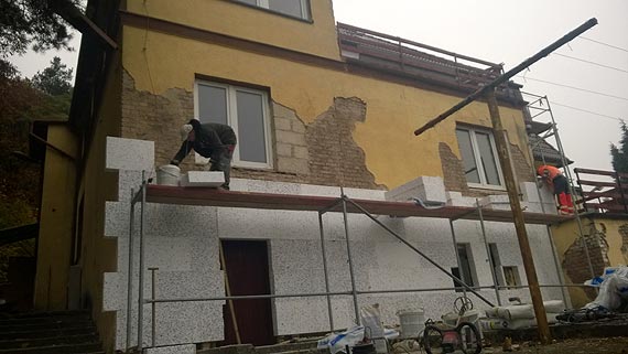 Waldemar Dubrawski odpowiada na maile naszych Czytelnik�w w sprawie remontu domu dziecka w Wise�ce