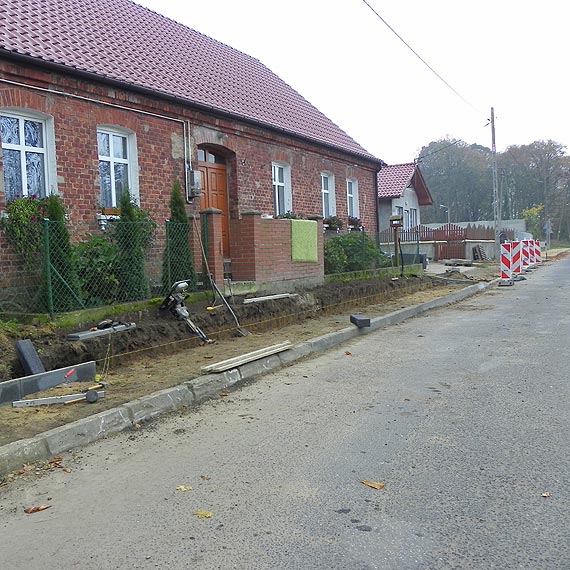 Powiat buduje chodniki w cigu drg powiatowych